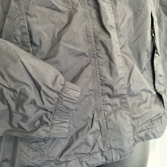 The North Face Tnf Black Women's Resolve 2 Rain Light Jacket Size XS - Picture 5 of 9